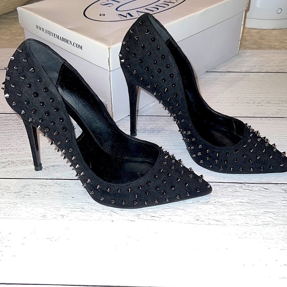 Steve Madden Daisie black studs heels